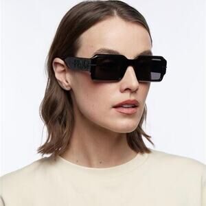 NEW!!! FENDI Sunglasses FE40073U 01A Authentic